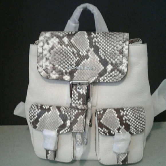 Michael Kors Susie Small Flap Pebbled Leather Back - Picture 1 of 8